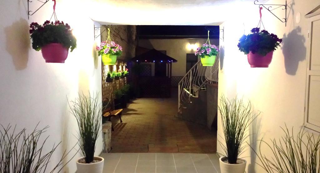 Garden House Hotel Будапеща Екстериор снимка