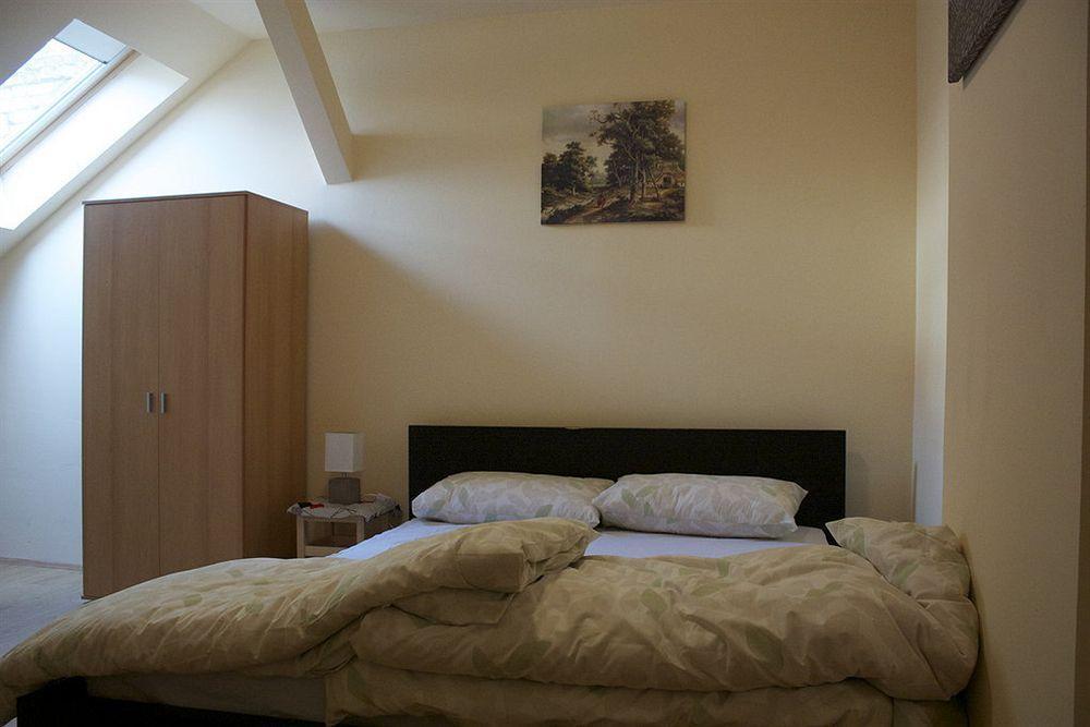 Garden House Hotel Будапеща Екстериор снимка